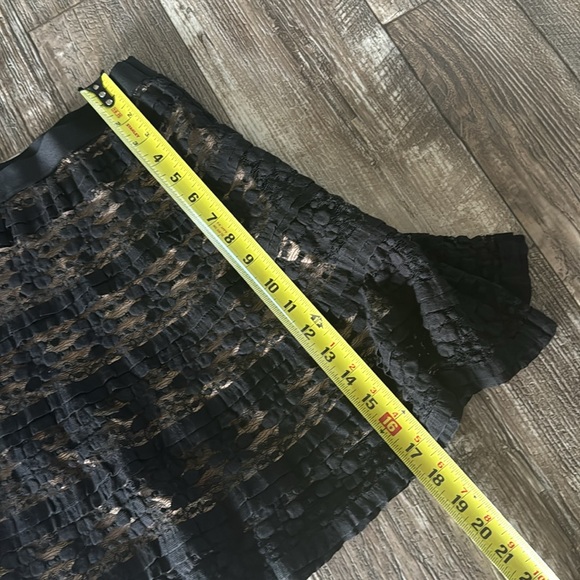 MAX STUDIO BEAUTIFUL LACE SKIRT, SIZE MEDIUM - Picture 5 of 6